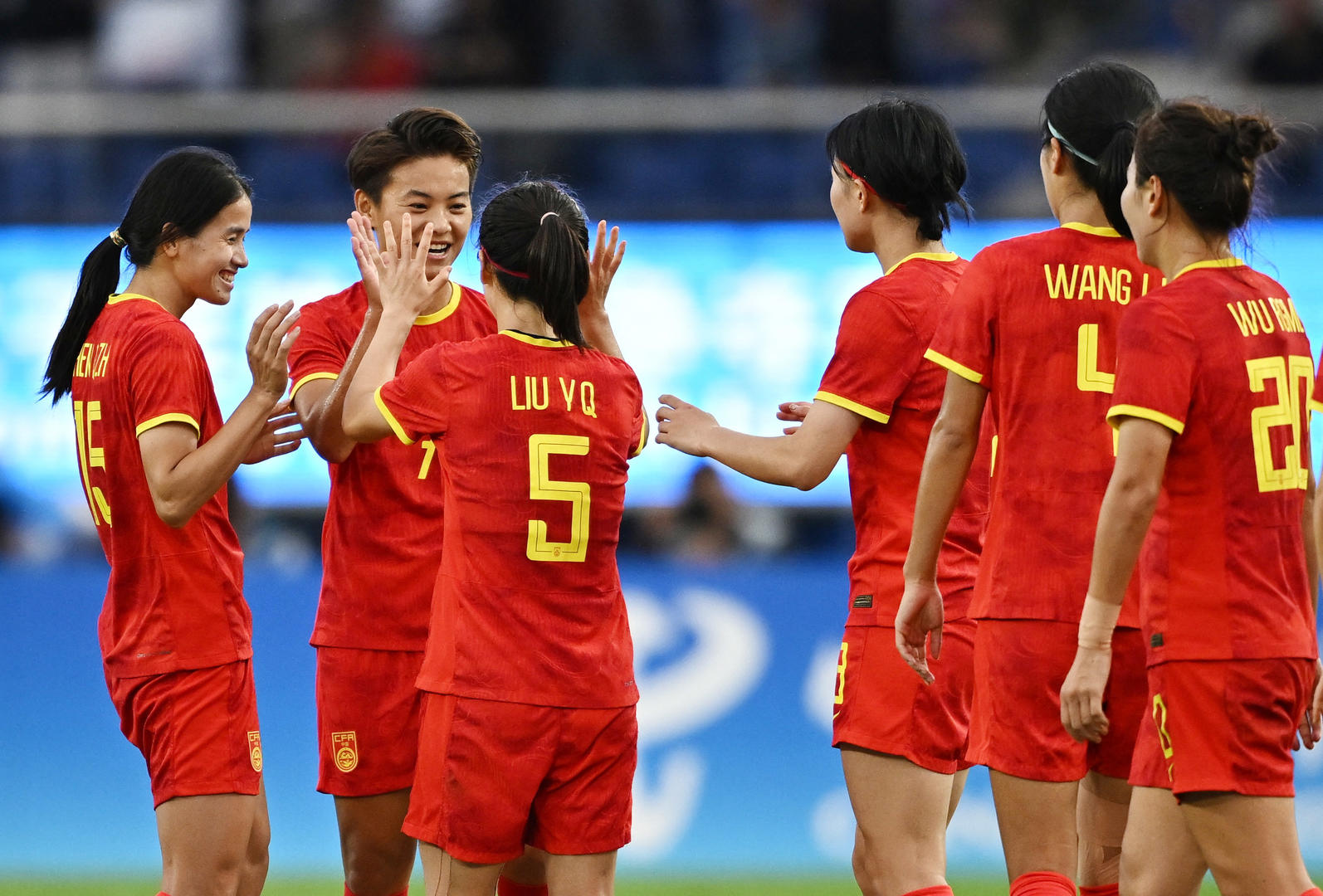 国际女足比赛，中国队夺冠声嘹亮